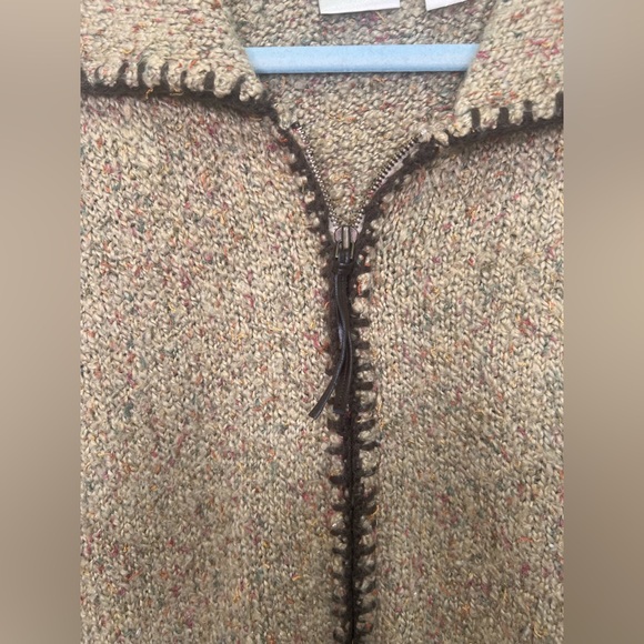 vintage-style knit zip-up sweater vest by the brand Erika. - Picture 3 of 8